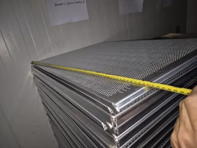 10 bakplaten 60x80 geperforeerd nieuw – kavel bij Veilingwinnaar, Amersfoort