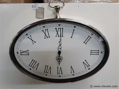 1 x Wandklok ovaal – kavel bij Vlavem