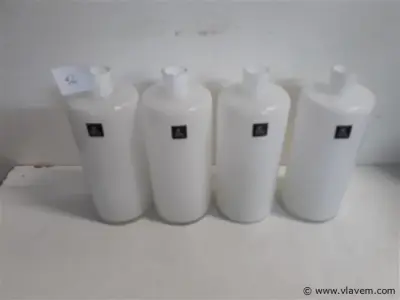 4 x Vaas wit 18 cm – kavel bij Vlavem
