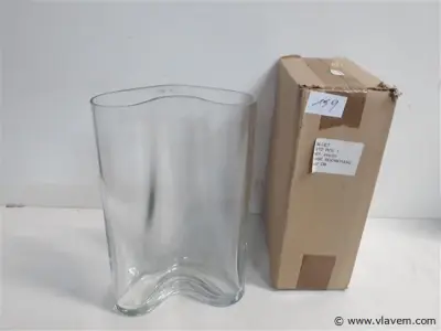 2 x Vaas boomerang 23 cm – kavel bij Vlavem