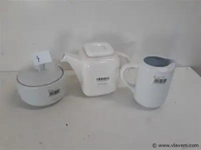 1 x Theepot + suikerpot + melkkan hotel porselein – kavel bij Vlavem