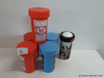 6 x Drinkbeker met schroefdeksel 3 assorti – kavel bij Vlavem