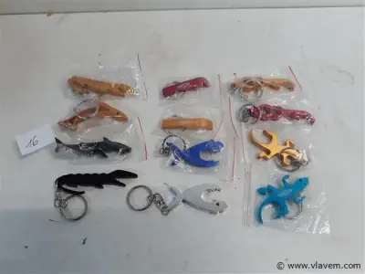 12 x Sleutelhanger flessenopener mix – kavel bij Vlavem