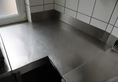 Roestvrijstalen tafel – kavel bij Clicpublic, Esch