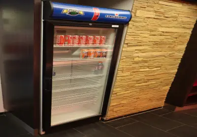 Gekoelde vitrine – kavel bij Clicpublic, Esch