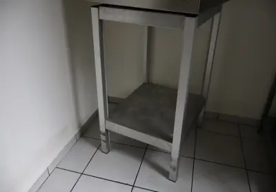 Roestvrijstalen tafel – kavel bij Clicpublic, Esch