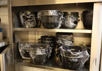 Set roestvrijstalen potten – kavel bij Clicpublic