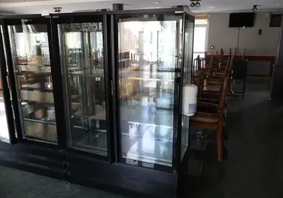 Gekoelde vitrine – kavel bij Clicpublic