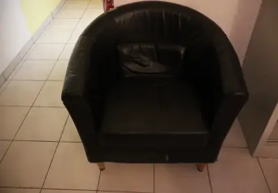 Lederen fauteuil – kavel bij Clicpublic