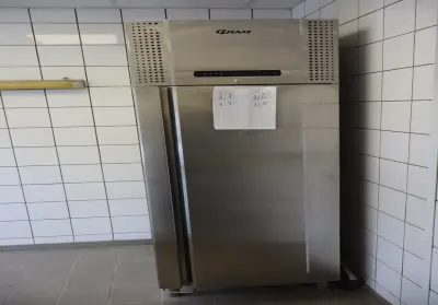 Verticale koelkast – kavel bij Clicpublic