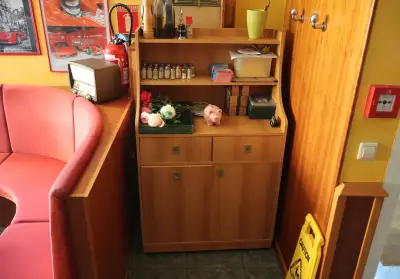 Houten opbergkast – kavel bij Clicpublic