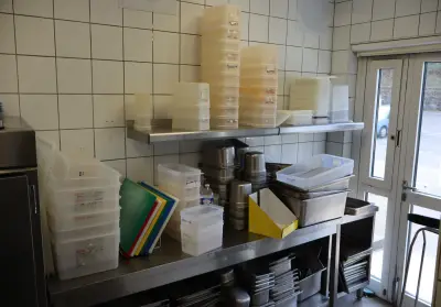 Set van roestvrijstalen en kunststof bakken – kavel bij Clicpublic