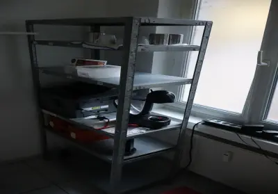 Plank zonder inhoud – kavel bij Clicpublic, Esch