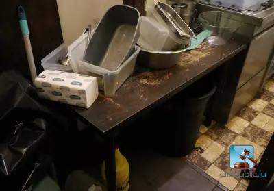 Houten tafel – kavel bij Clicpublic