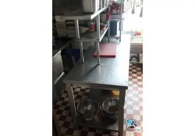 Roestvrijstalen tafel - opbergplanken – kavel bij Clicpublic