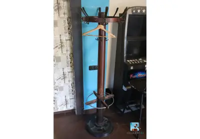 vintage vrijstaande houten kapstok – kavel bij Clicpublic