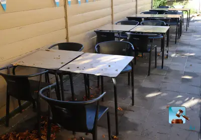 Bellissimo Cafés - Set met tafels en stoelen voor buiten – kavel bij Clicpublic
