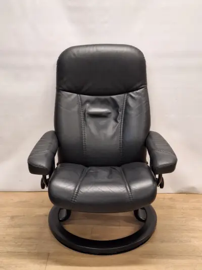Stressless relaxzetel in zwart leder met bijpassend voetbankje – kavel bij De Kringwinkel, Gent