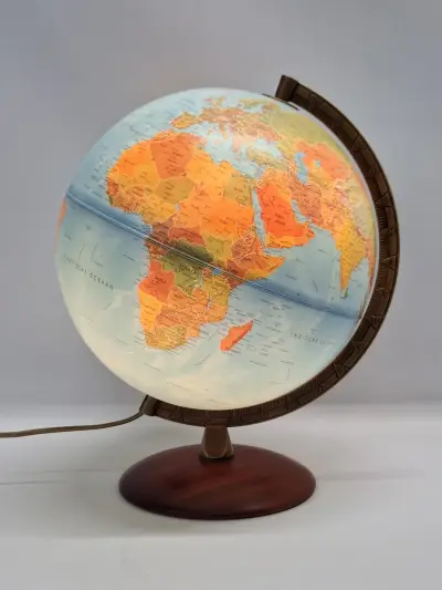 Stijlvolle Nova Rico Astra wereldbol met luxe houten voet – kavel bij De Kringwinkel, Gent