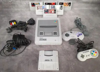 Spelconsole: Originele SNES console met 6 games + Super Gameboy adapter – kavel bij De Kringwinkel, Gent