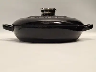 Smeg geëmailleerde gietijzeren braadpan - diameter 26 cm, inhoud 2.2 liter – kavel bij De Kringwinkel, Gent
