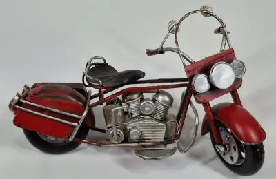Metalen decoratieve motorfiets – kavel bij De Kringwinkel, Geraardsbergen