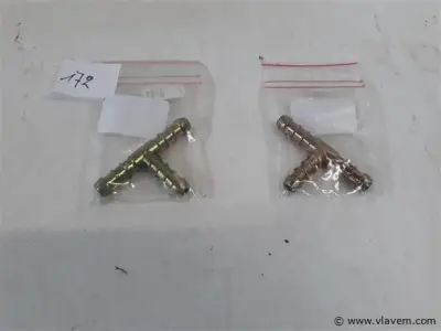 2 x T-stuk 8mm voor gas of drukslang – kavel bij Vlavem