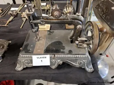 antieke naaimachine – kavel bij Vlavem