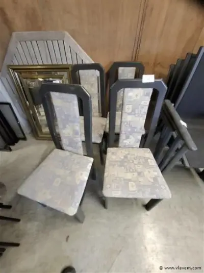 stoelen – kavel bij Vlavem
