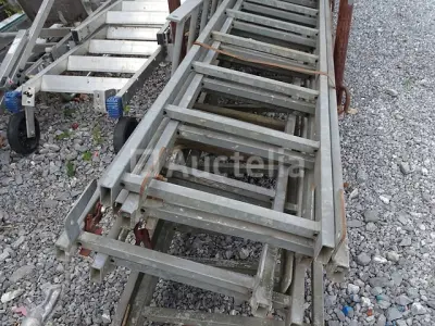 9 ladders (rek niet inbegrepen) – kavel bij Auctelia, Aye