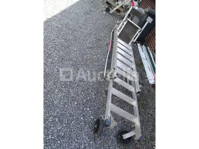 Aluminium trap (11 treden + 6 treden) als toegangsmateriaal voor platen – kavel bij Auctelia, Aye