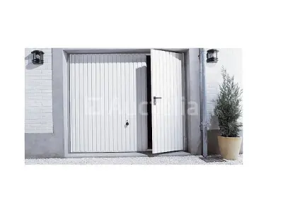 HORMANN overhangende handmatige garagedeur met witte rechter wicketdeur – kavel bij Auctelia, Aye