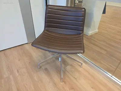 (10x) Design lederen draaistoelen ARPER – kavel bij Auctim, Berchem