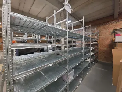Gegalvaniseerde magazijnstelling – kavel bij Auctim, Bruxelles