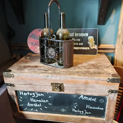 Bar decoratie met kist – kavel bij Onlineveilingmeester, Noordwolde