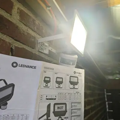 2x Buitenlamp met sensor – kavel bij Onlineveilingmeester, Noordwolde