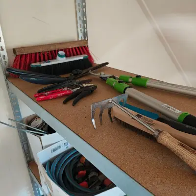 Diverse tuin materiaal, inclusief stelling – kavel bij Onlineveilingmeester, Noordwolde
