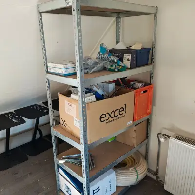 Diverse elektro materialen inclusief stelling – kavel bij Onlineveilingmeester, Noordwolde