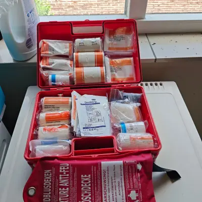 BHV Verband koffer met brand blusdeken – kavel bij Onlineveilingmeester, Noordwolde
