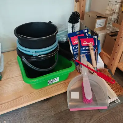 Diverse schoonmaakmaterialen – kavel bij Onlineveilingmeester, Noordwolde