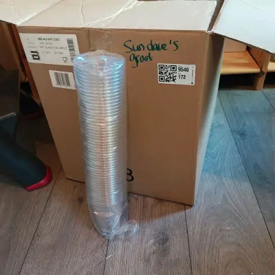 Ca. 600x Grote drinkbekers plastic – kavel bij Onlineveilingmeester, Noordwolde