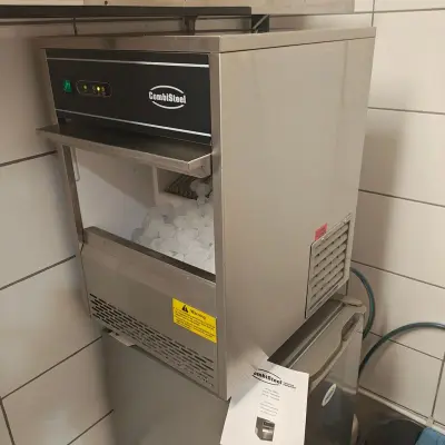 IJsblokjes machine met onderstel, Combisteel, VDB 26 – kavel bij Onlineveilingmeester, Noordwolde