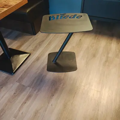 "Bliede" tafel, zwart – kavel bij Onlineveilingmeester, Noordwolde
