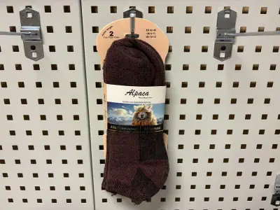 Ca. 108x Sokken Alpaca, All-Season, Burgundy – kavel bij Onlineveilingmeester