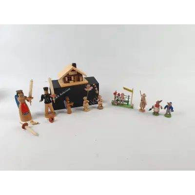 Posten kleine Holzfiguren – kavel bij Luedtke Versteigerungen, Berlin
