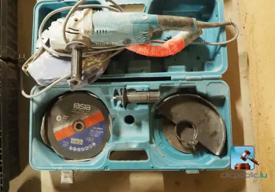 Makita Haakse slijpmachine – kavel bij Clicpublic