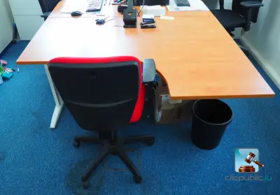 Bureau met ergonomische bureaustoel – kavel bij Clicpublic, Windhof (Koerich)