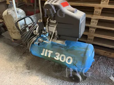 Kolbenkompressor JIT 3000 – kavel bij IVG, Solingen