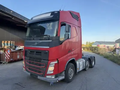 Wegens diverse faillissementen - 15 diverse trekkers, vrachtwagens en depannage wagen te Dendermonde – veiling bij VH Auctions