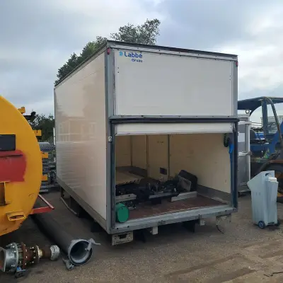 Gesloten laadbak opbouw, Labbé By Gruau, incl. laadklep en hydraulisch draagsysteem – kavel bij Onlineveilingmeester, 't Zand
